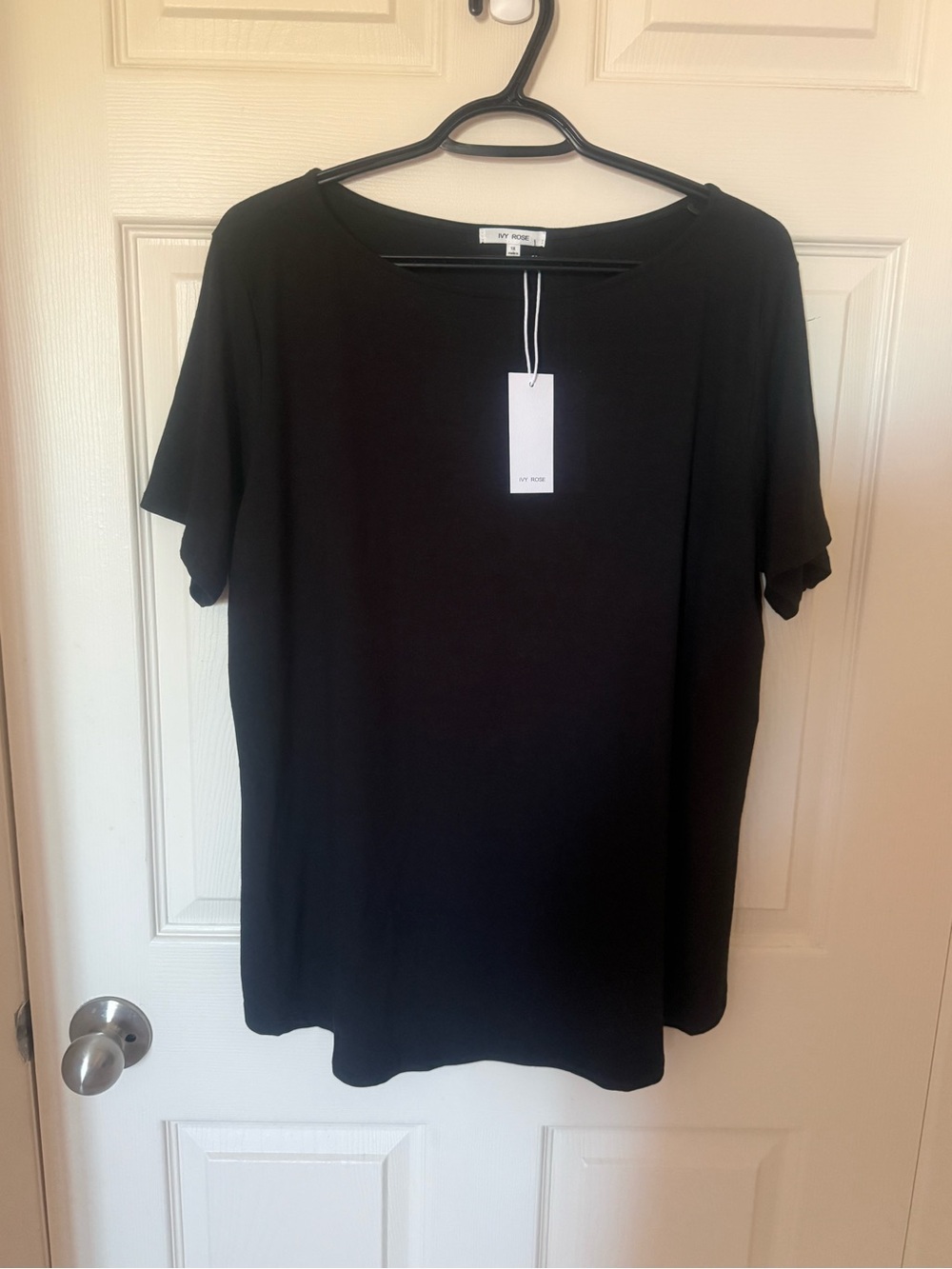 IVY ROSE Plus Size 1X Black Short Sleeve Crewneck Top